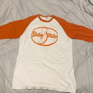 Babe baby milo T shirt, unisex. Colors: orange and white. Size: Large